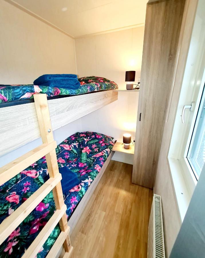 De Corner Van Zeeland Met Jacuzzi Sint-Annaland Exterior foto