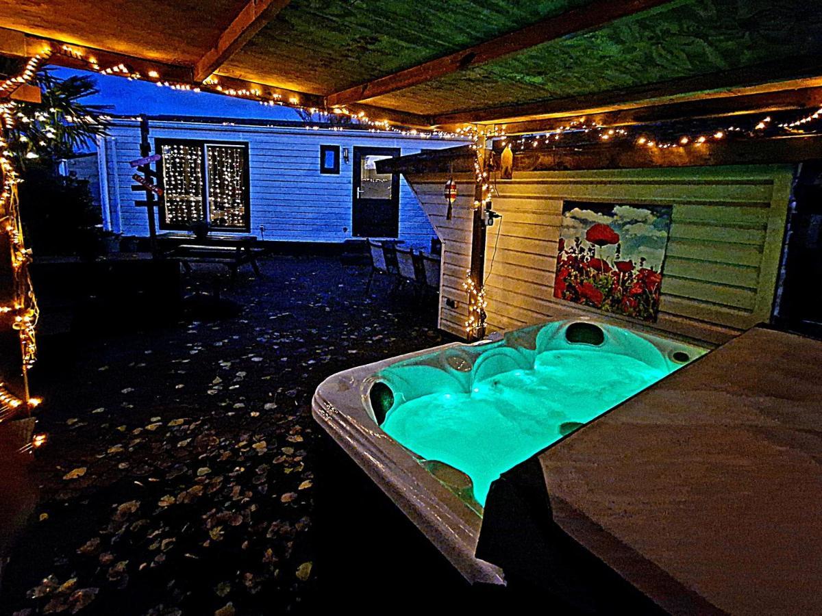 De Corner Van Zeeland Met Jacuzzi Sint-Annaland Exterior foto