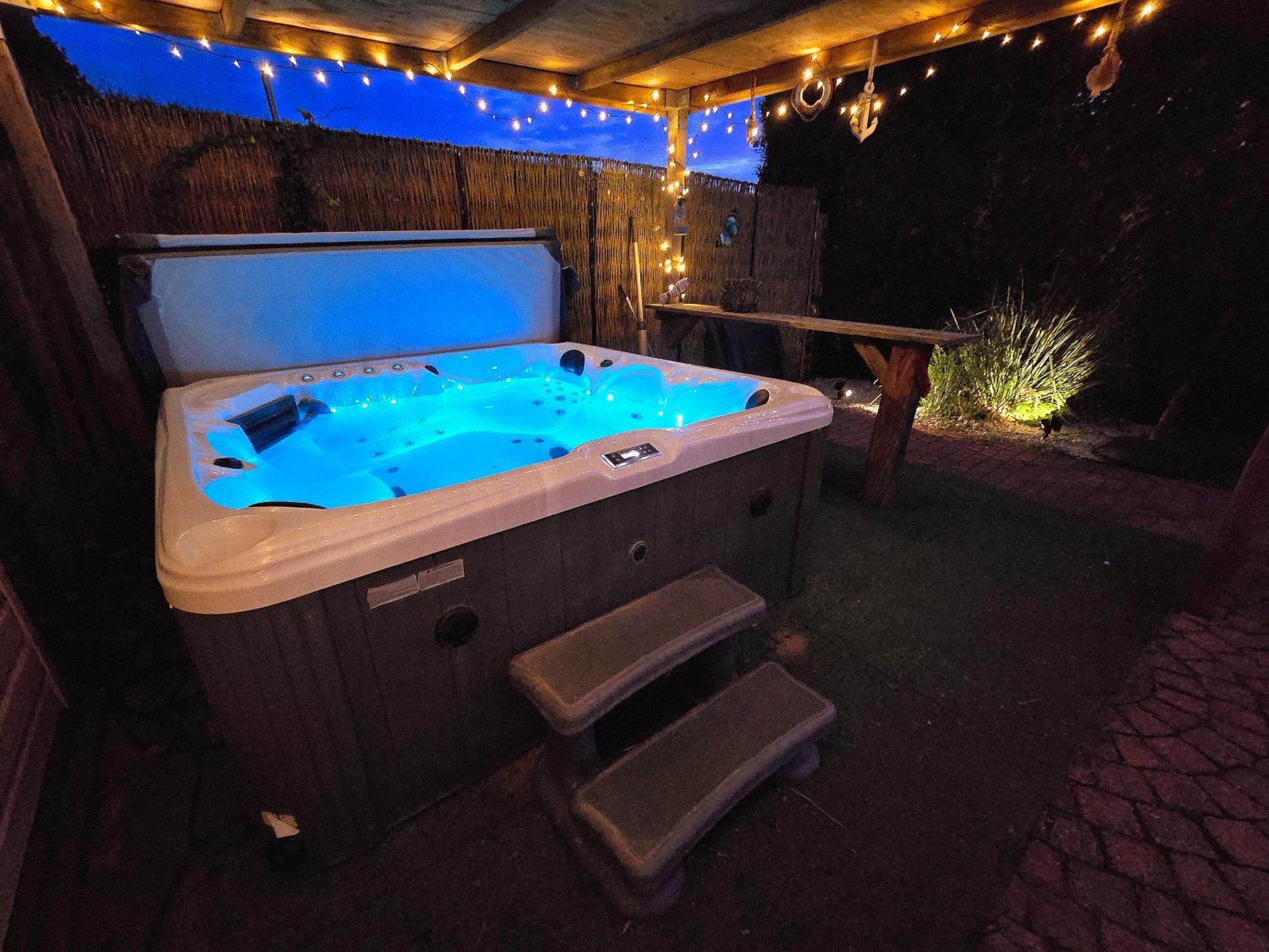 De Corner Van Zeeland Met Jacuzzi Sint-Annaland Exterior foto